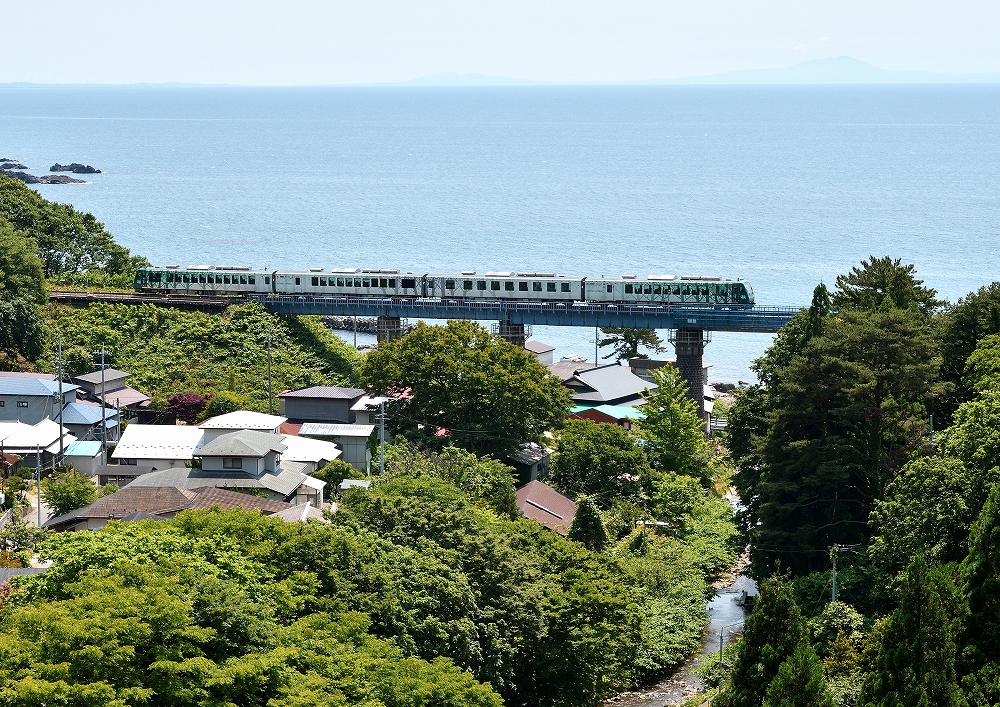 resort shirakami train